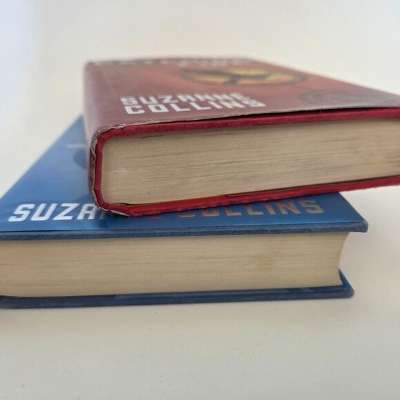 Hunger Games: Catching Fire & Mockingjay Hardcovers - Picture 4 of 5